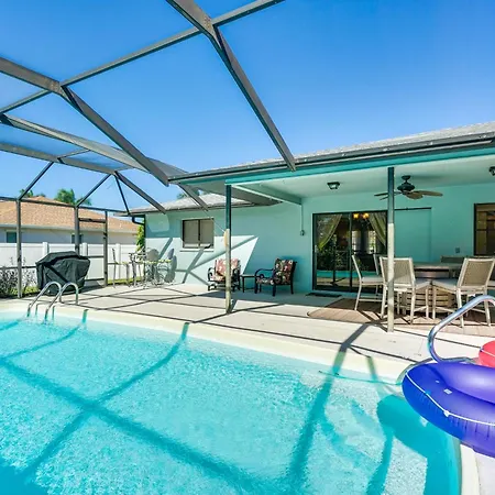 Modern Home With Peloton Bike And Grill In Cape Coral!